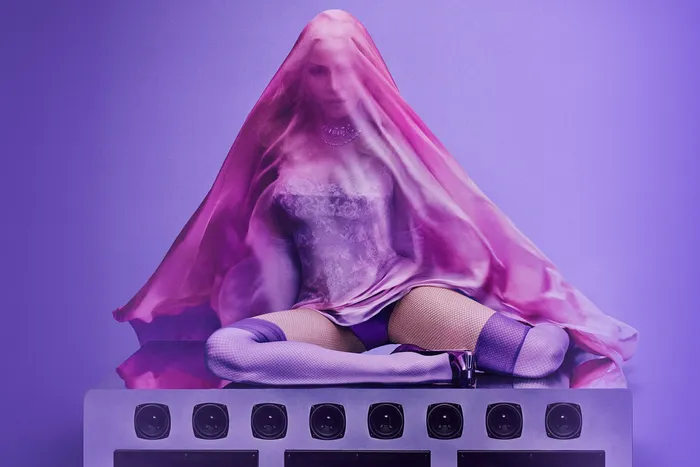 Foto principal del artículo '¡Silencio! Madonna quiere decir algo en Confessions II'