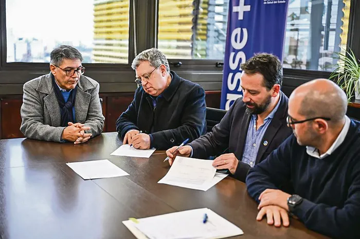 Durante la firma del memorando, el 18 de agosto. · Foto: ASSE