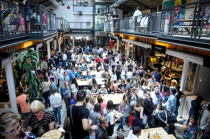 Mercado Ferrando, en el barrio Cordón de Montevideo (archivo, diciembre de 2017). · Foto: Javier Calvelo, adhocFOTOS