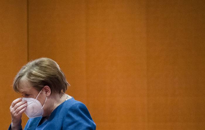 Angela Merkel previo a una reunión de gabinete, el 6 de enero, en la cancillería, en Berlín.  · Foto: John Macdougall, AFP