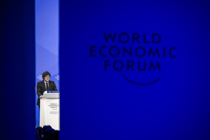 Javier Milei, el 23 de enero, durante la reunión anual del Foro Económico Mundial, en Davos. · Foto: Fabrice Coffrine, AFP