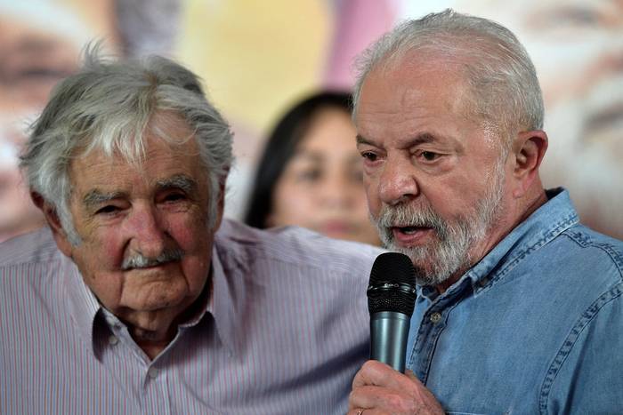 José Mujica y Luiz Inácio Lula da Silva, durante una conferencia de prensa, el 29 de octubre, en San Pablo. · Foto: Carl de Souza, AFP