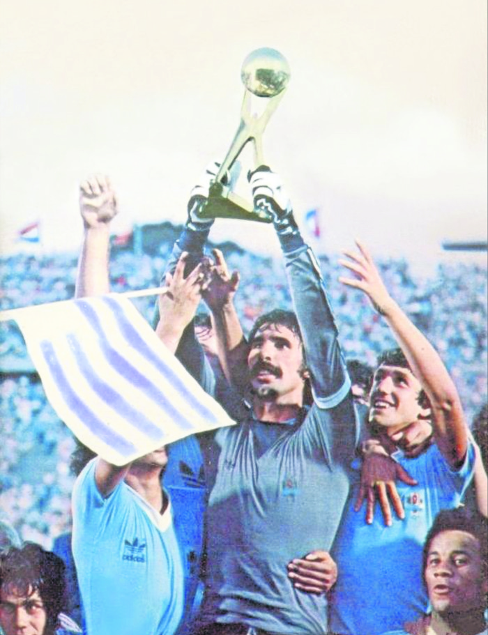 Arriba: Rodolfo Rodríguez, Walter Indio Olivera, Ariel Krasouski, Daniel Martínez, Víctor Hugo Diogo, Hugo de León. Abajo: Venancio Ramos, Eduardo de la Peña, Waldemar Victorino, Ruben Paz y Julio César Cascarilla Morales. foto: AUF.