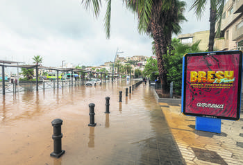 Inundaciones, el 30 de setiembre, en Ibiza. · Foto: Vincent Mary, AFP