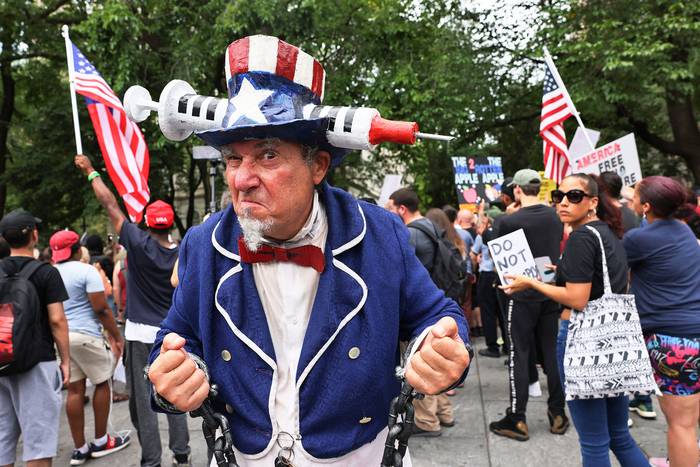 Protestas contra la vacunación contra la covid-19, el 9 de agosto, en Nueva York. · Foto: Michael M. Santiago, Getty Images, AFP