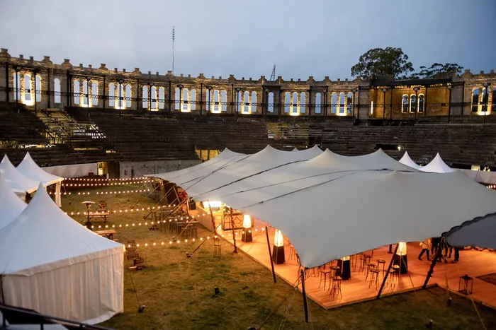 Previo a la Noche de la Nostalgia en la Plaza de Toros en el Real de San Carlos en Colonia del Sacramento (archivo, agosto de 2025). · Foto: Ignacio Dotti
