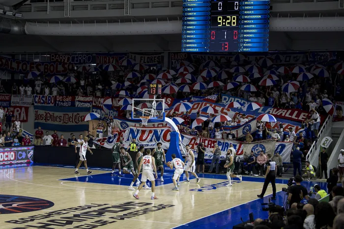 Nacional contra Paisas Basketball Club, el 14 de marzo de 2026, en el estadio 8 de Junio de Paysandú. Foto: Difusión