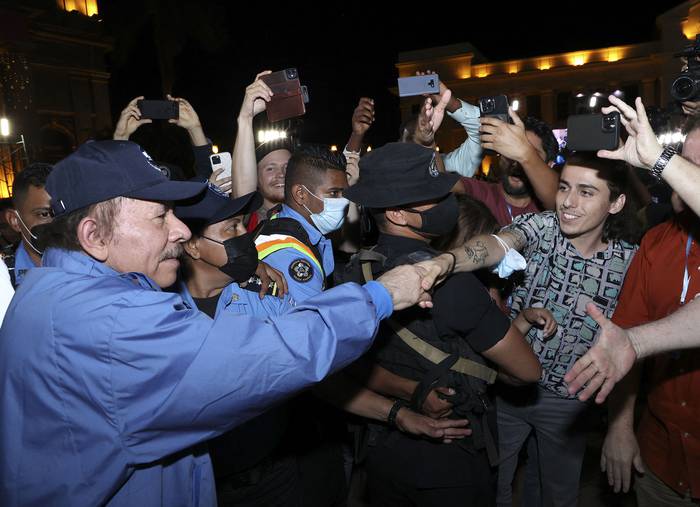 Daniel Ortega, durante la conmemoración del 45 aniversario de la muerte de uno de los fundadores de la guerrilla del Frente Sandinista de Liberación Nacional (FSLN), Carlos Fonseca, el 8 de noviembre, en Managua. Foto_ Cesar Pérez, Presidencia Nicaragüense, AFP