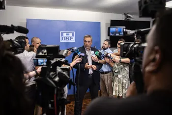 Pablo Ferreri, presidente de OSE, el 19 de febrero, en rueda de prensa en la sala de directorio del organismo. · Foto: Diego Vila