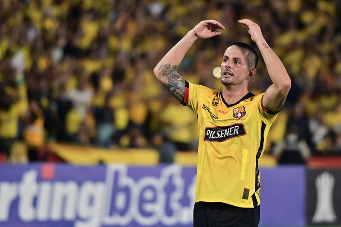 Octavio Rivero, de Barcelona, celebra tras marcar su gol ante El Nacional, el 26 de febrero, en el Estadio Monumental Banco Pichincha en Guayaquil. Foto: Marcos Pin, AFP)