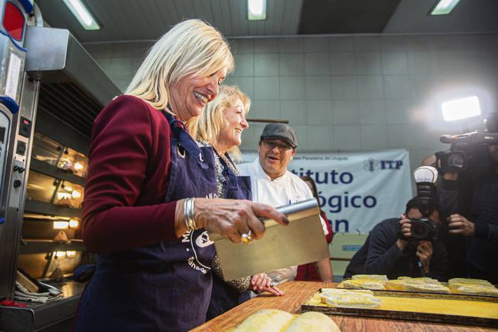 Beatriz Argimón y Carolina Cosse en el festejo de los 135 años del Centro de Industriales Panaderos del Uruguay (27.07.2022). · Foto: Mara Quintero