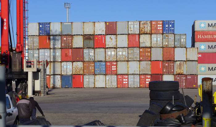 Terminal de contenedores en el puerto de Montevideo. · Foto: Iván Franco