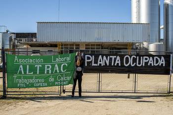 Plenario Nacional de la Federación de Trabajadores de la Industria Láctea en la planta de Calcar, en Tarariras, el 3 de abril. · Foto: Ignacio Dotti