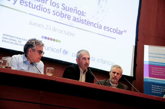 Francisco Benavides, Pablo Caggiani y Andrés Peri, el 23 de octubre, en el anexo a la Torre Ejecutiva. Foto: Adrián Giudice, Presidencia Francisco Benavides, Pablo Caggiani y Andrés Peri, el 23 de octubre, en el anexo a la Torre Ejecutiva. Foto: Adrián Giudice, Presidencia