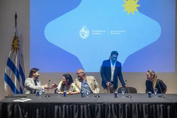 Jonathan Tejera, Lucía Antúnez, Leonel Briozzo, Juan Triaca y Melina Pan, el 18 de diciembre, en la Torre Ejecutiva. · Foto: Gianni Schiaffarino