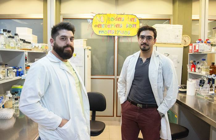 Andrés Costa y Diego Roldán, en el Instituto Clemente Estable. · Foto: Alessandro Maradei