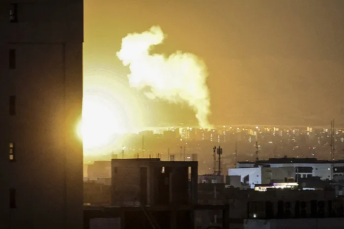 Centro de Teherán luego de un ataque israelí. · Foto: Atta Kenare, AFP