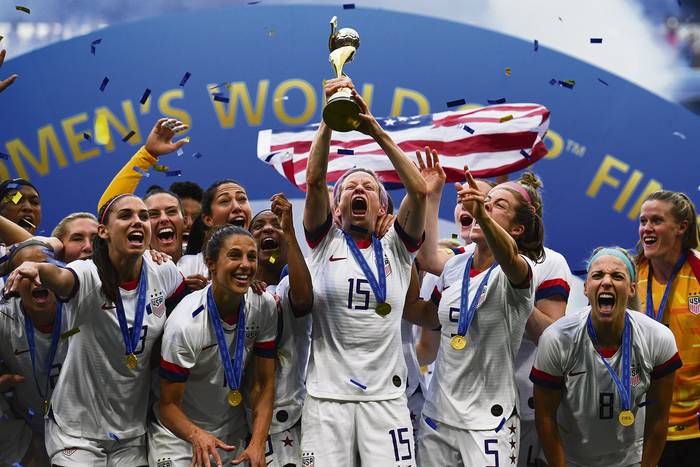 Las jugadoras de la selección de Estados Unidos, tras coronarse campeonas en la Copa del Mundo Francia 2019, tras vencer a Holanda en la final, el 7 de julio, en el estadio Lyon.  · Foto: Franck Fife, AFP