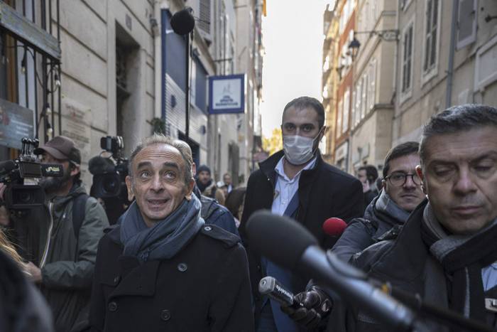 Eric Zemmour, político de ultraderecha francés, durante una visita a Marsella, el 26 de noviembre. · Foto: Christophe Simon, AFP