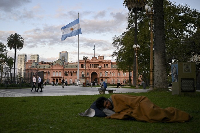 Plaza de Mayo frente a la Casa Rosada, en Buenos Aires. · Foto: Luis Robayo, AFP