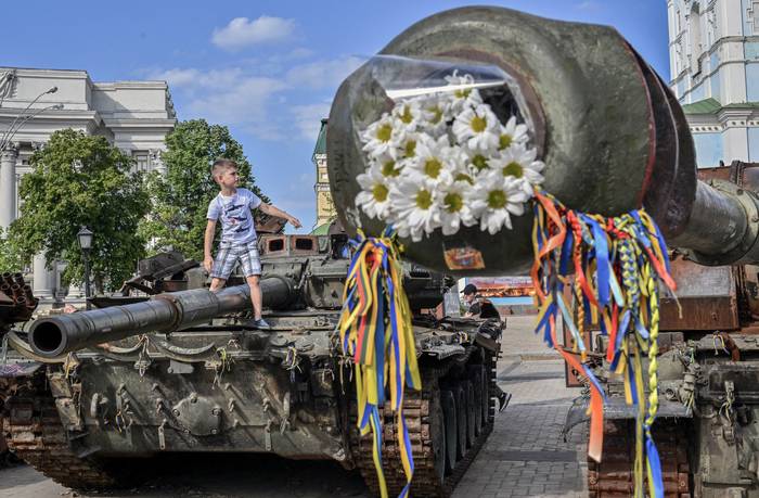 Exhibición de vehículos militares rusos destruidos, el 26 de mayo de 2023, en Kiev. · Foto: Sergei Supinsky, AFP