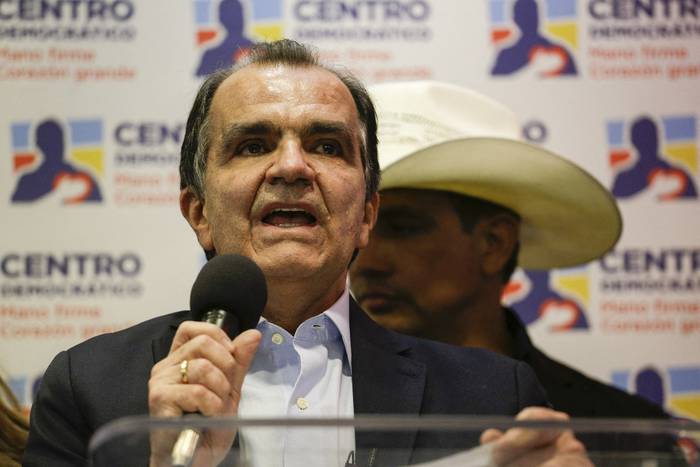 El candidato presidencial colombiano por el partido Centro Democrático Oscar Iván Zuluaga durante el lanzamiento de su candidatura, el 22 de noviembre, en Bogotá. · Foto: Juan Pablo Pino, AFP