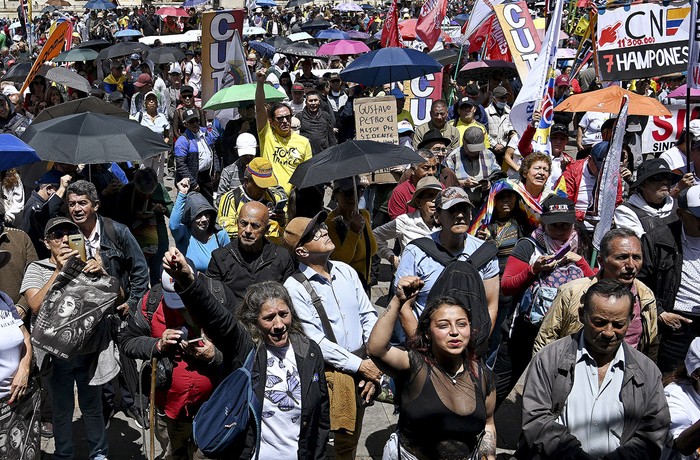 Manifestación en apoyo al presidente colombiano, Gustavo Petro, en Bogotá, el 23 de octubre. · Foto: Raúl Arboleda, AFP