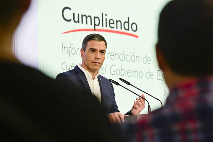 Pedro Sánchez presenta los resultados de su gobierno desde principios de año, en el Palacio de La Moncloa en Madrid. · Foto: Javier Soriano, AFP