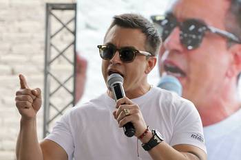 El presidente y candidato presidencial de Ecuador, Daniel Noboa, durante un acto de campaña en Riobamba, centro de Ecuador. · Foto: Armando Prado, AFP