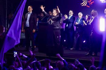 El presidente argentino, Javier Milei, durante el acto de cierre de campaña del portavoz presidencial y candidato a diputado, Manuel Adorni en Buenos Aires, el 14 de mayo. · Foto: Stringer, AFP