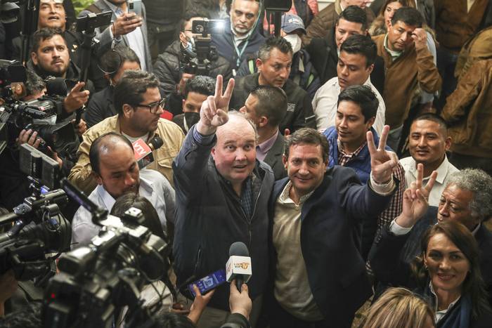 Rafael López Aliaga, tras una rueda de prensa en su comando de campaña, en la ciudad de Lima, el 3 de octubre. · Foto: Paolo Aguilar, Efe