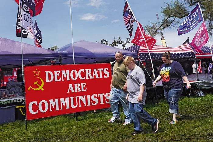 Partidarios de Donald Trump arriban a un acto de campaña en Des Moines, Iowa, el 13 de mayo. · Foto: Scott Olson, Getty Images, AFP
