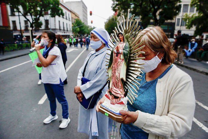 Manifestación contra el aborto, afuera de la Suprema Corte de Justicia de la Nación, el 7 de setiembre, en la Ciudad de México. · Foto: Carlos Ramírez, EFE