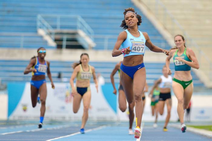 Déborah Rodríguez en los 800 metros en el Campeonato Sudamericano de atletismo, en Guayaquil.  · Foto: Marcos Pin, EFE