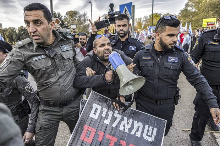 Protestas contra la coalición de gobierno, el 12 de diciembre, en Jerusalén. · Foto: Menahen Kahana, AFP