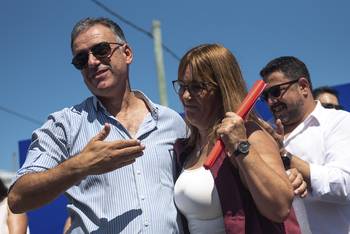 Yamandú Orsi y Cecilia Cairo, durante el acto en que asumieron las autoridades del MVOT. · Foto: Gianni Schiaffarino