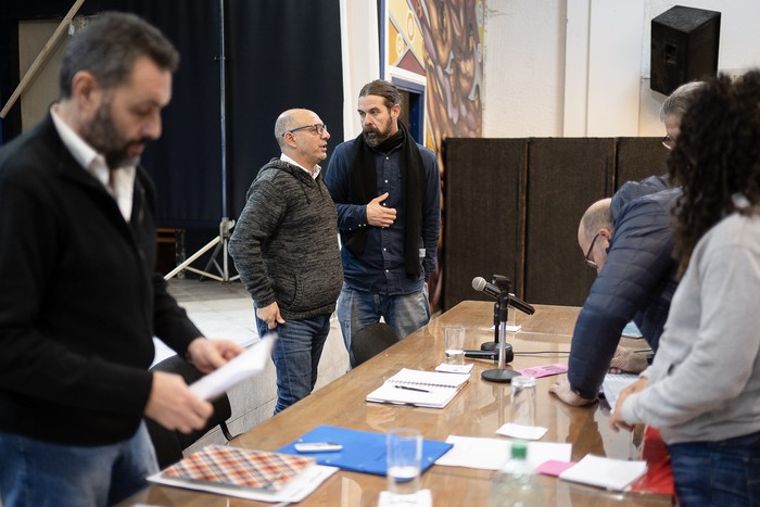 Marcelo Abdala y Sergio Sommaruga durante una mesa representativa en la sede sindical, en Montevideo (archivo, mayo de 2025). · Foto: Mara Quintero