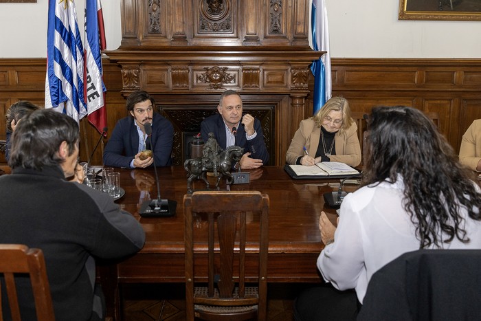 Santiago Gutiérrez, Álvaro Delgado y Graciela Bianchi, el 30 de octubre, durante la reunión en la casa del Partido Nacional, en Montevideo · Foto: Rodrigo Viera Amaral