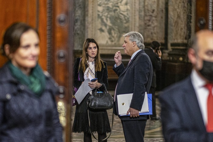 Carolina Ache y Francisco Bustillo, en el Parlamento (archivo, mayo de 2022). · Foto: .