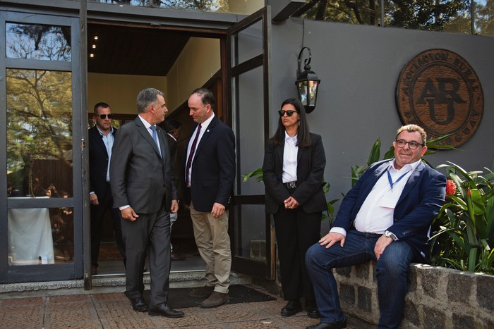 Yamandú Orsi y Rafael Ferber, el 10 de setiembre de 2025, en la Expo Prado. · Foto: Gianni Schiaffarino