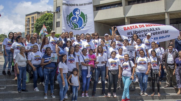 Madres en Defensa de la verdad durante la presentación del recurso de amparo ante Tribunal Supremo de Justicia el 3 de octubre de 2024 en Caracas. Foto: gentileza Tribuna Popular