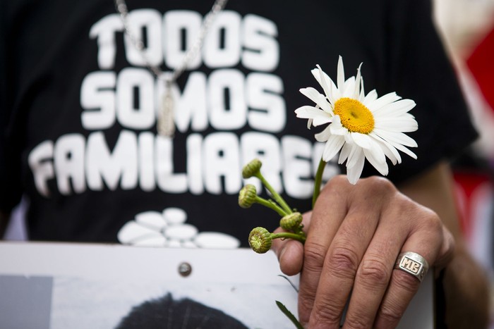 Durante la manifestación convocada por Madres y Familiares, en repudio al proyecto de Cabildo Abierto que pretendía liberar a los presos de Domingo Arena (archivo, diciembre de 2021). · Foto: Ernesto Ryan