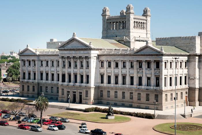 Vista del Palacio Legislativo, en Montevideo. · Foto: Ricardo Antúnez, adhocFOTOS