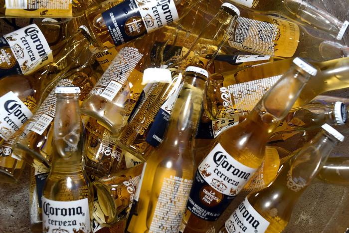 Foto principal del artículo 'Incautaron casi 6.000 botellas de cerveza y licor de contrabando en Maldonado' · Foto: Ricardo Antúnez, adhocFOTOS