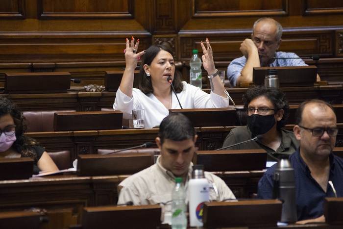 Bettiana Díaz, durante  la interpelación al Ministro Martín Lema por conflictos en INISA. · Foto: Alessandro Maradei