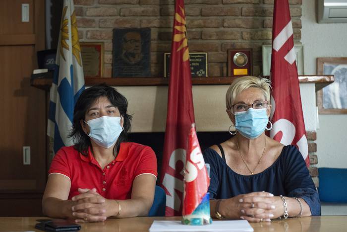 Flor Costanzo y Soraya Larrosa, en el local de la Federación Uruguaya de la Salud. · Foto: Alessandro Maradei