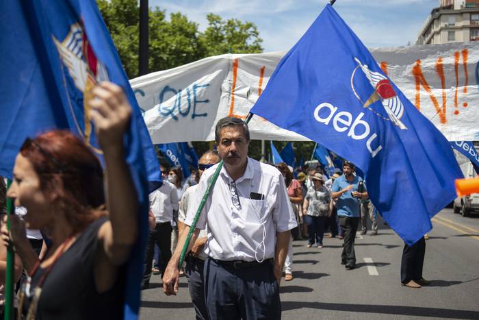 Manifestación de trabajadores de AEBU. (archivo diciembre de 2021). Foto: Alessandro Maradei