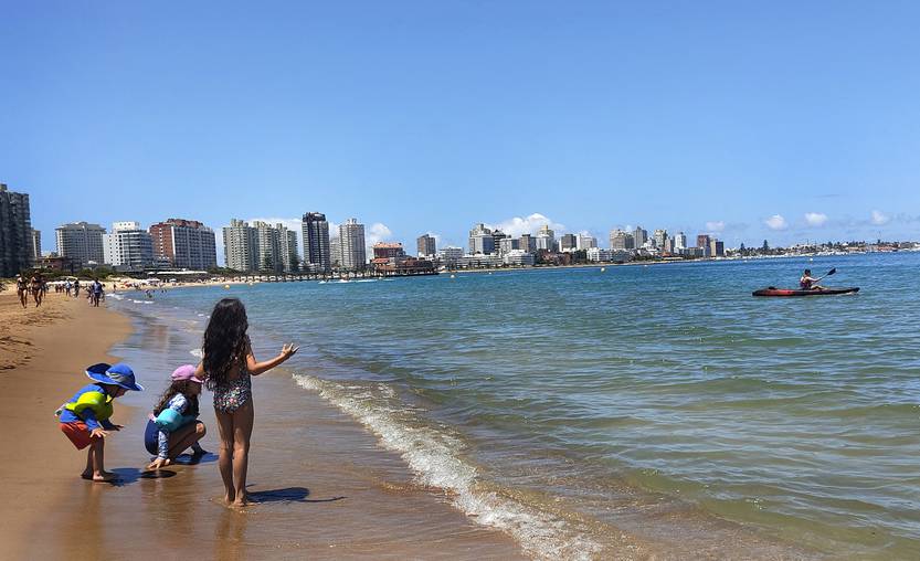 20211231 niños y playa