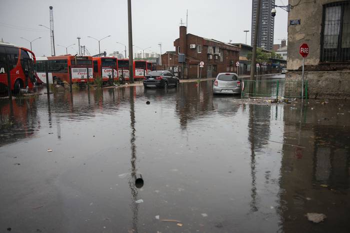 Inundaciones frente a la Terminal de Rio Branco. · Foto: Alessandro Maradei