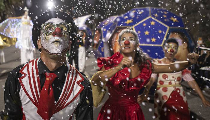 Desfile de carnaval, este jueves, en las canteras del Parque Rodó. · Foto: Ernesto Ryan